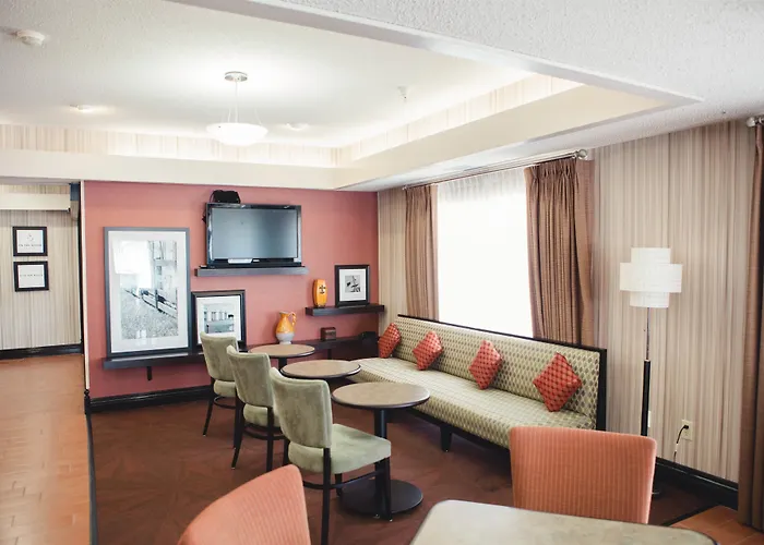 Hampton West 4*