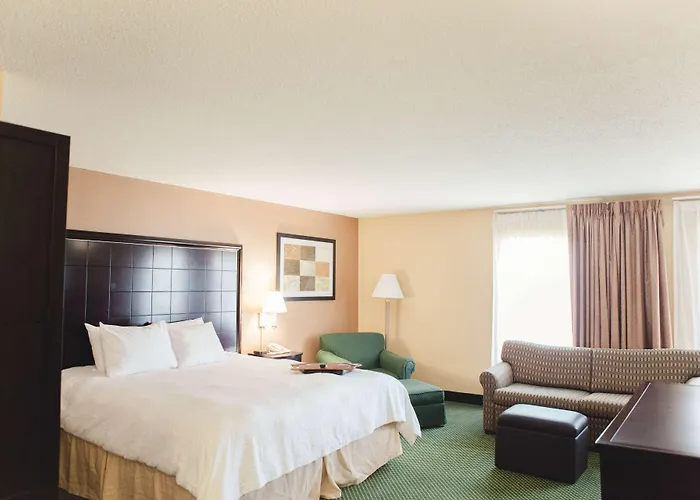 Hampton West Hotel 4*