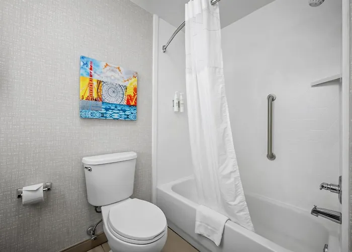 Hotel Hampton West 4*
