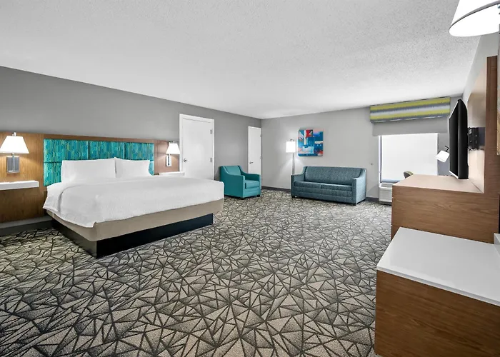 Hampton West 4*