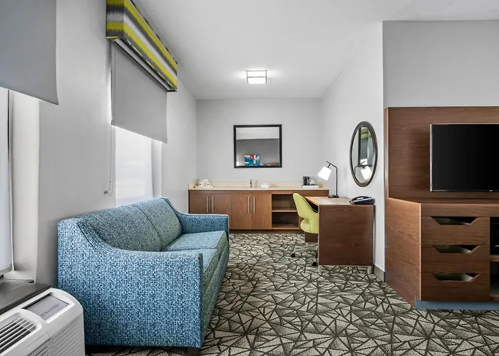 Hampton West Hotel