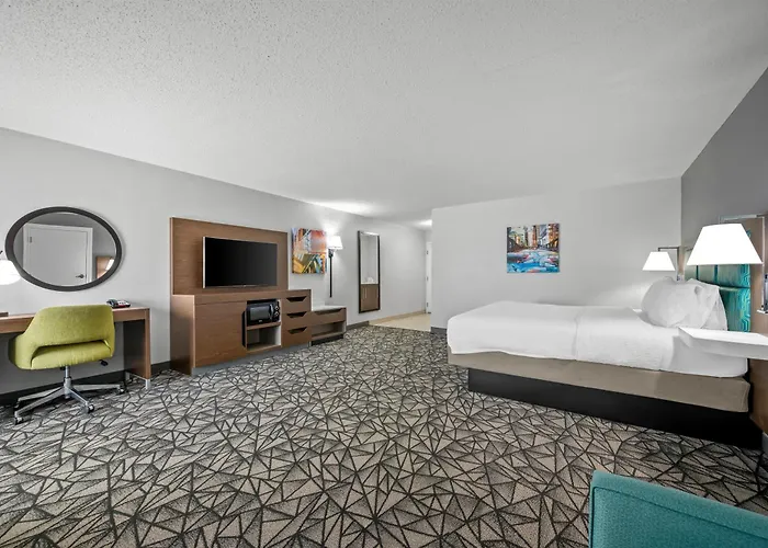 Hampton West 4*