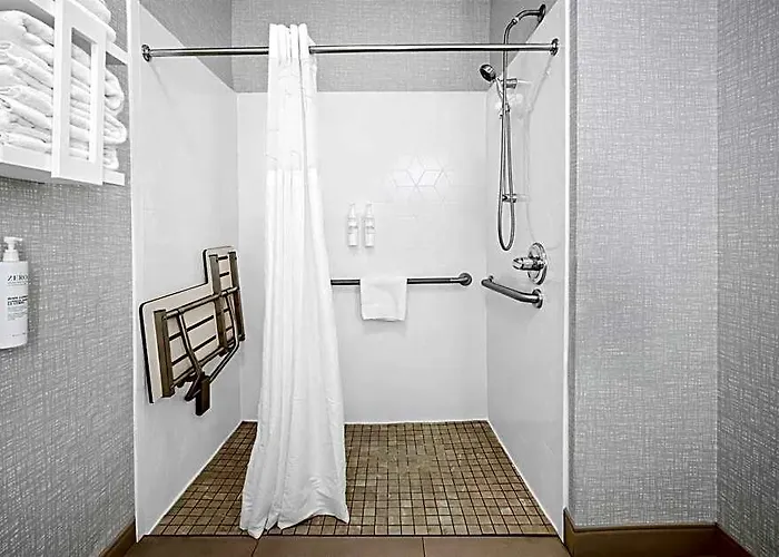 Hampton West Hotel 4*