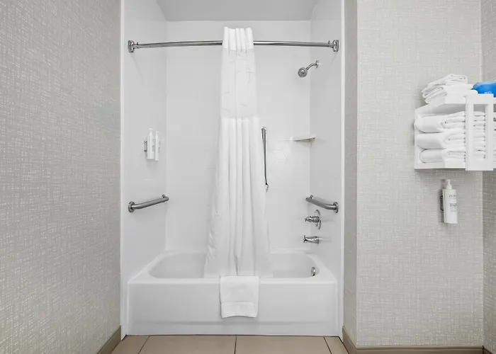 Hampton West Hotel 4*