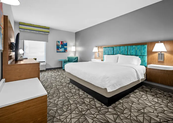 Hampton West 4*